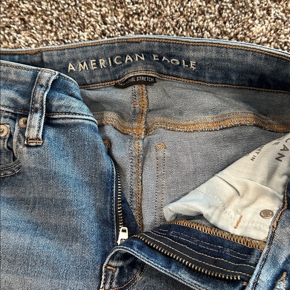 Women’s American Eagle flare jeans - Picture 2 of 3